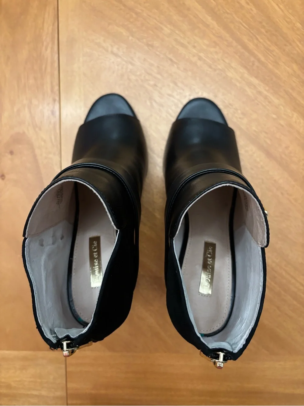 Louise Et Cie Women’s Lander Black Peep-Toe Ankle Boots With Gold Accent Size 8